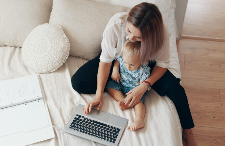 O dia-a-dia das mães no home office