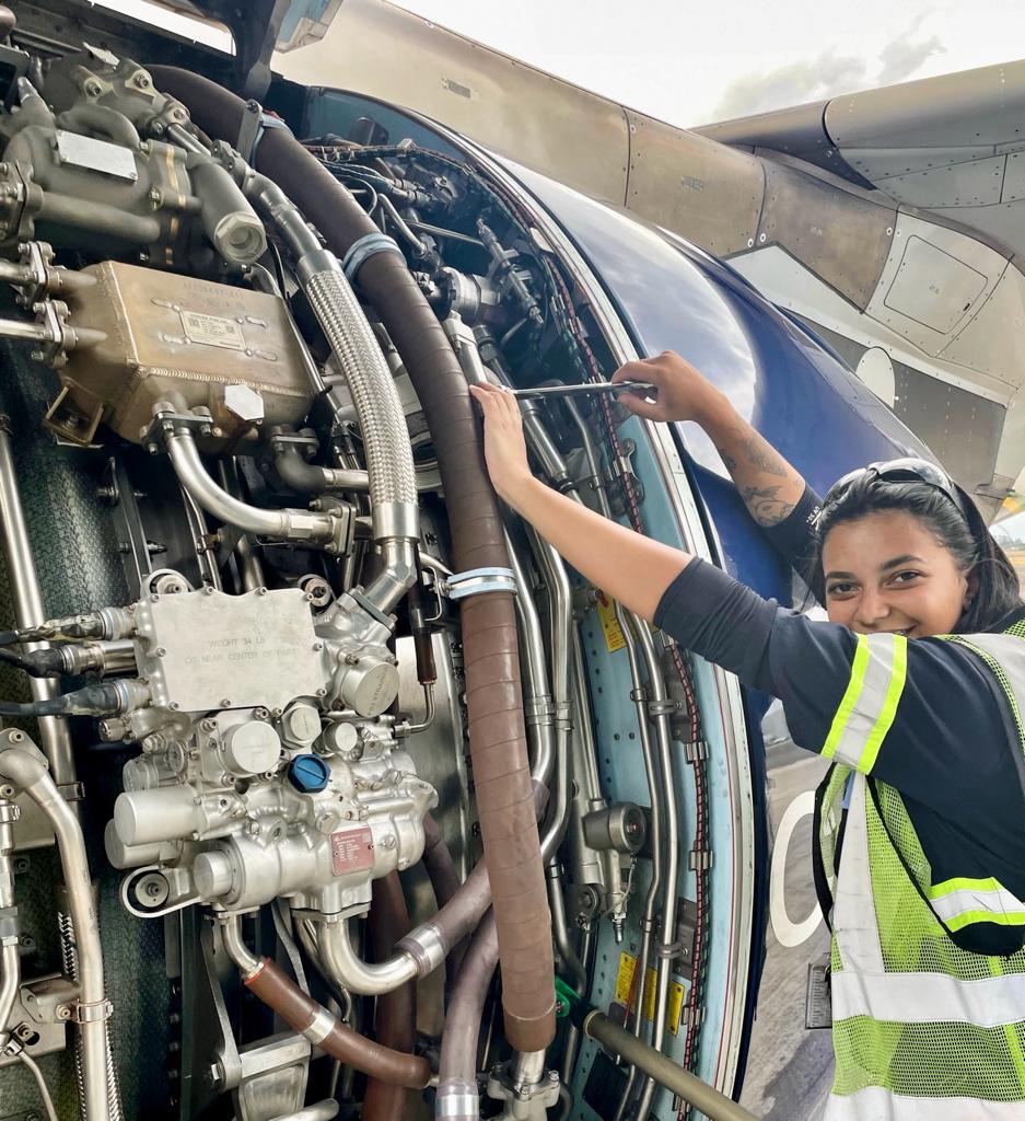 A nova geração dos mecânicos de aviões