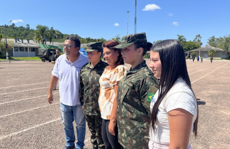 Primeiras mulheres ingressam no serviço militar inicial em Porto Alegre